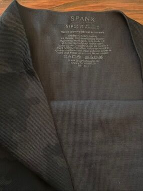SPANX  Women’s spanks camo leggings